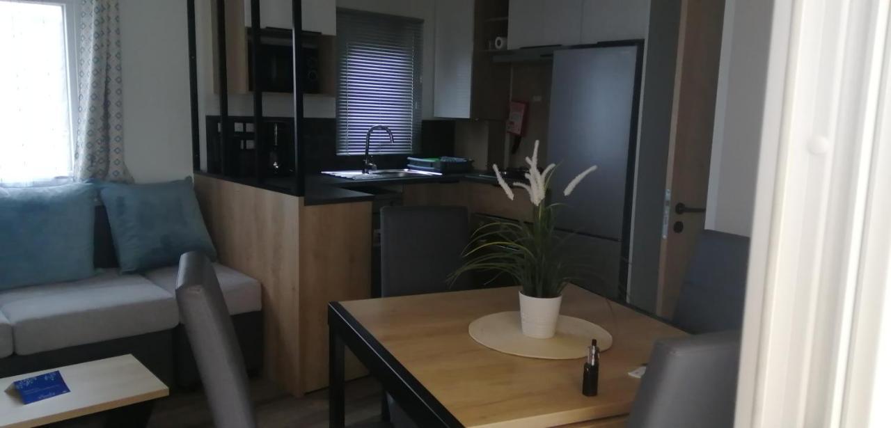 Mobil Home Moderne Neuf Et Ultra Equipe De 6 A 8 Couchages Canet-en-Roussillon Exterior foto